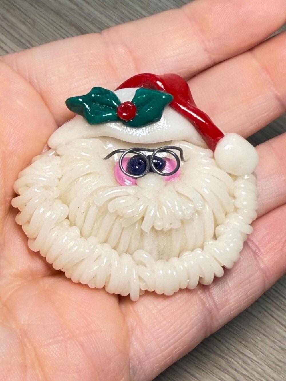 Vintage Santa Claus Brooch Handmade Spaghetti Beard Resin Clay Pin - Picture 6 of 8